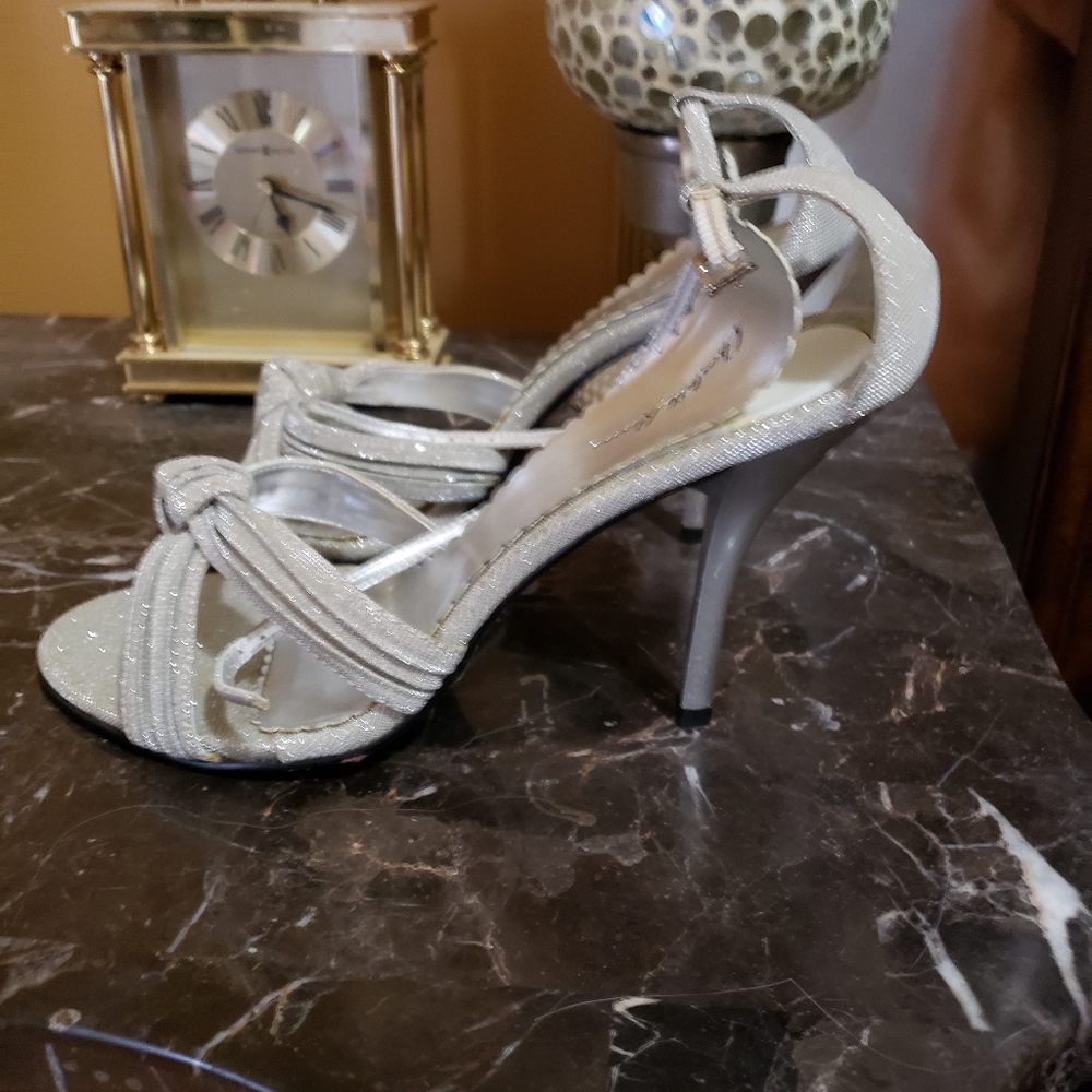 Heels - Picture 3 of 6